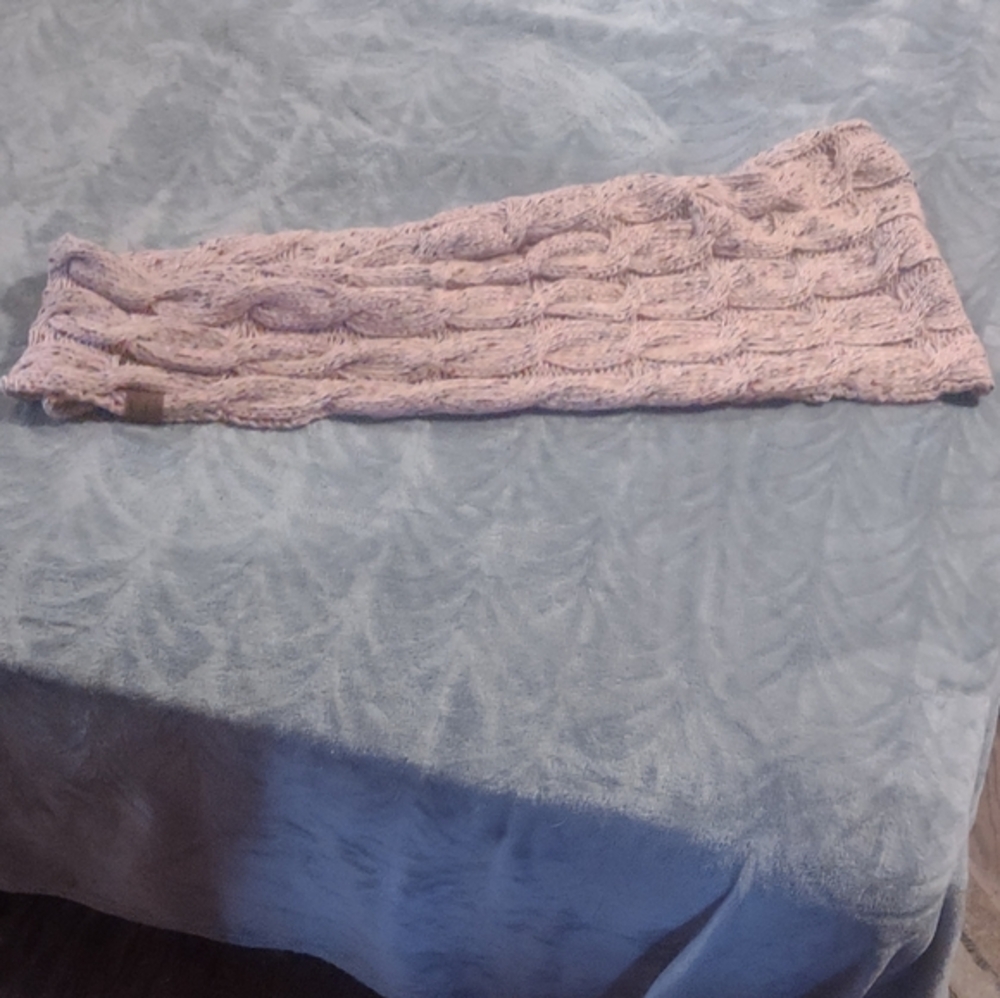 Woman's C.C infinity scarf 31"x12"